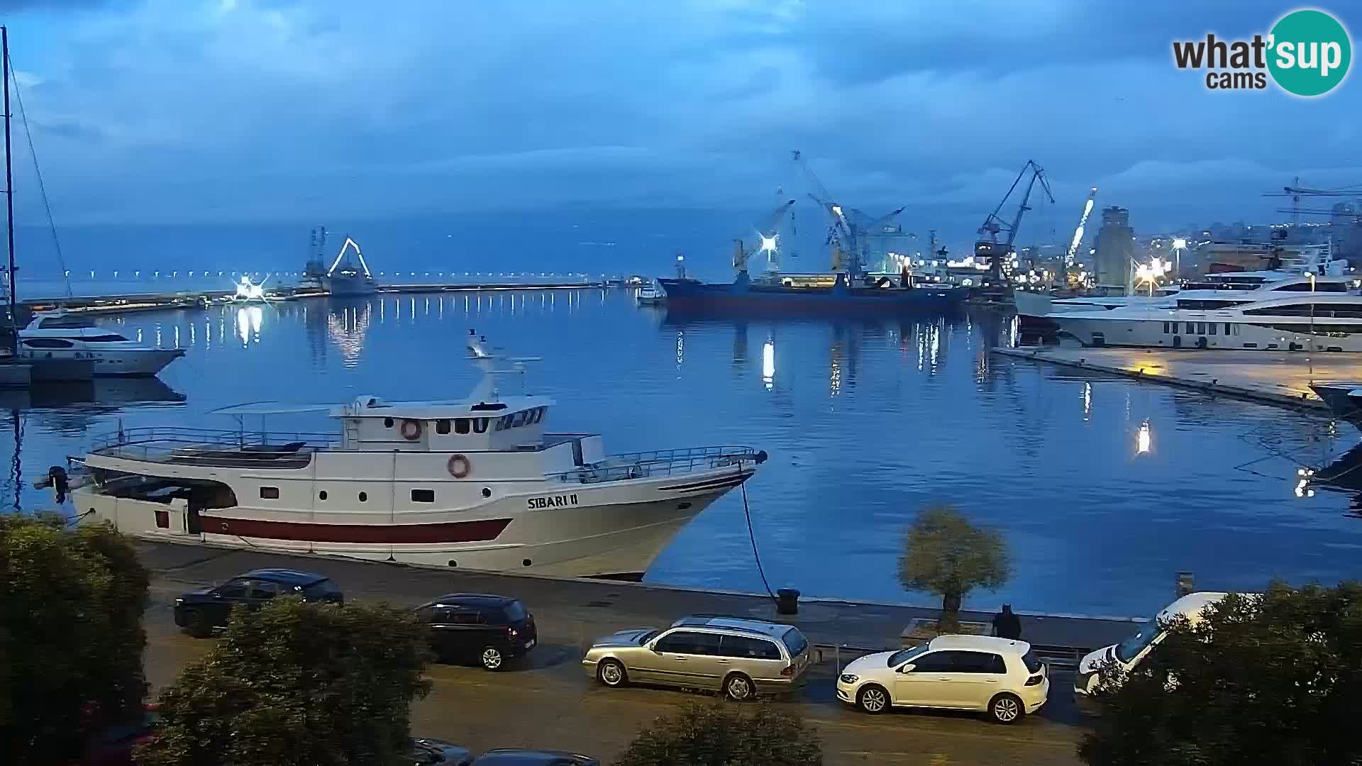 Riva in Marina v Reki – Spletna kamera v živo Hrvaška