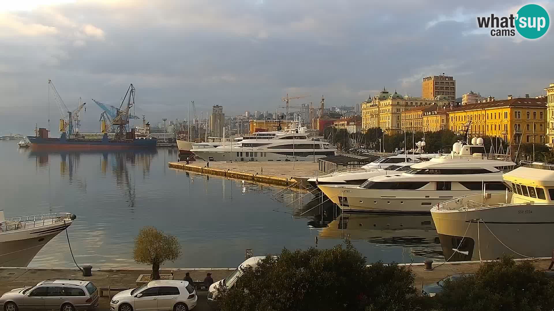Riva in Marina v Reki – Spletna kamera v živo Hrvaška