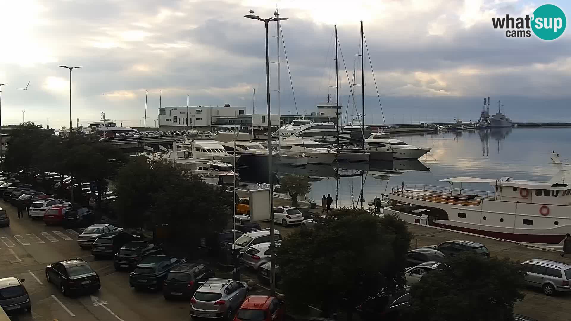 Riva in Marina v Reki – Spletna kamera v živo Hrvaška