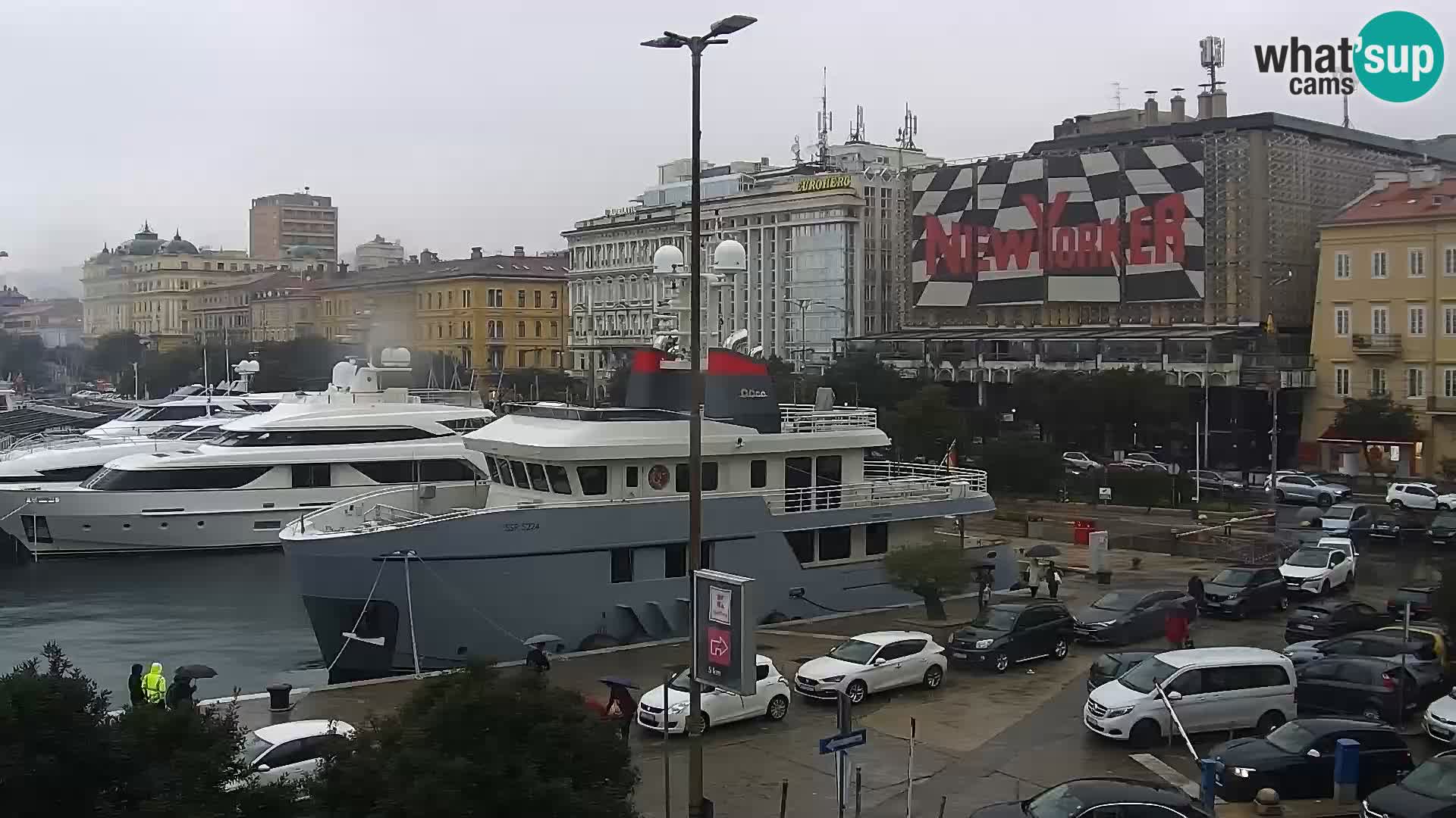 Riva in Marina v Reki – Spletna kamera v živo Hrvaška