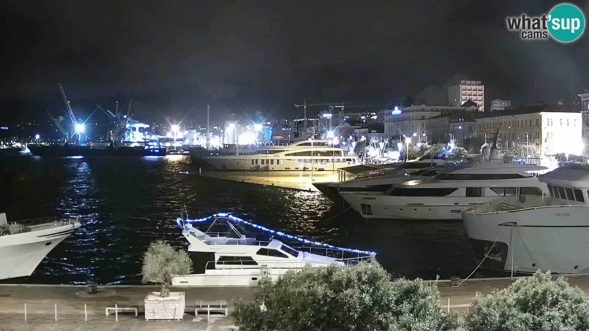 Riva in Marina v Reki – Spletna kamera v živo Hrvaška