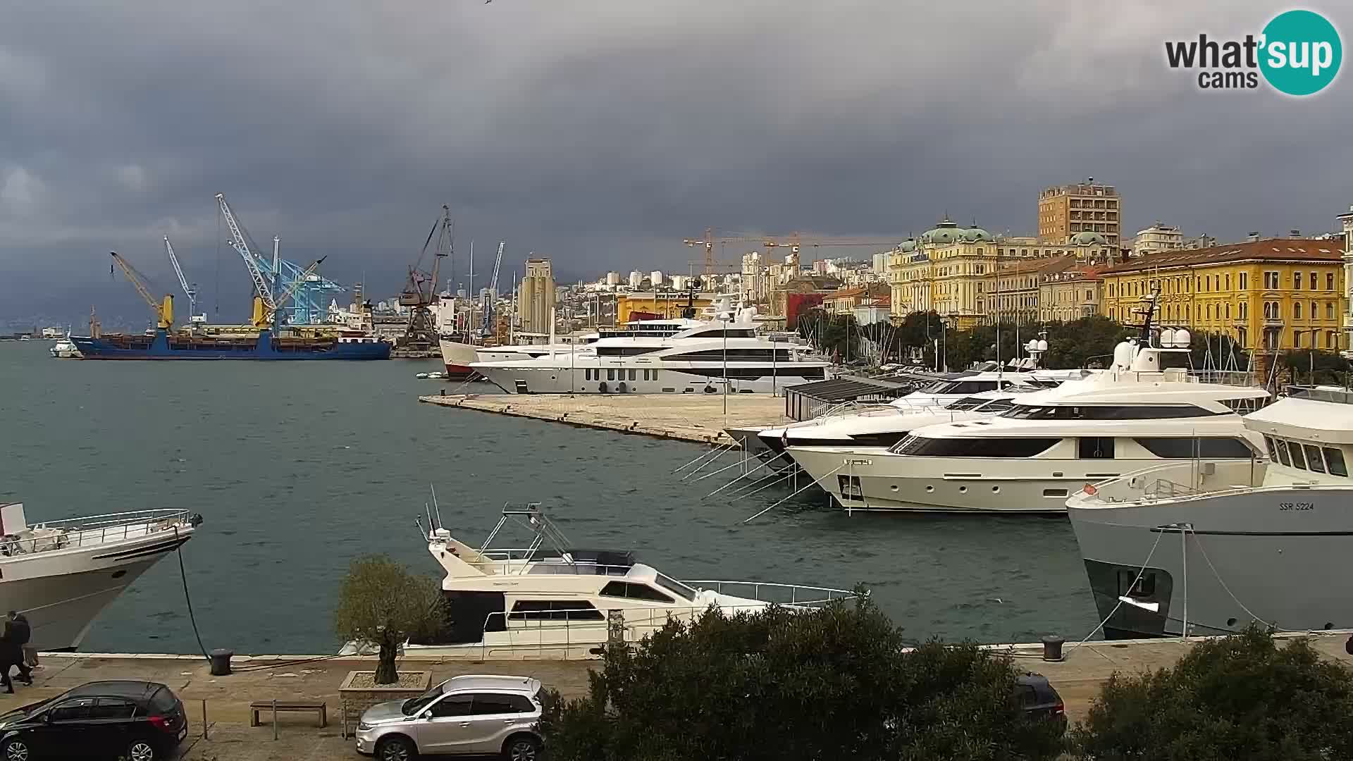 Riva in Marina v Reki – Spletna kamera v živo Hrvaška