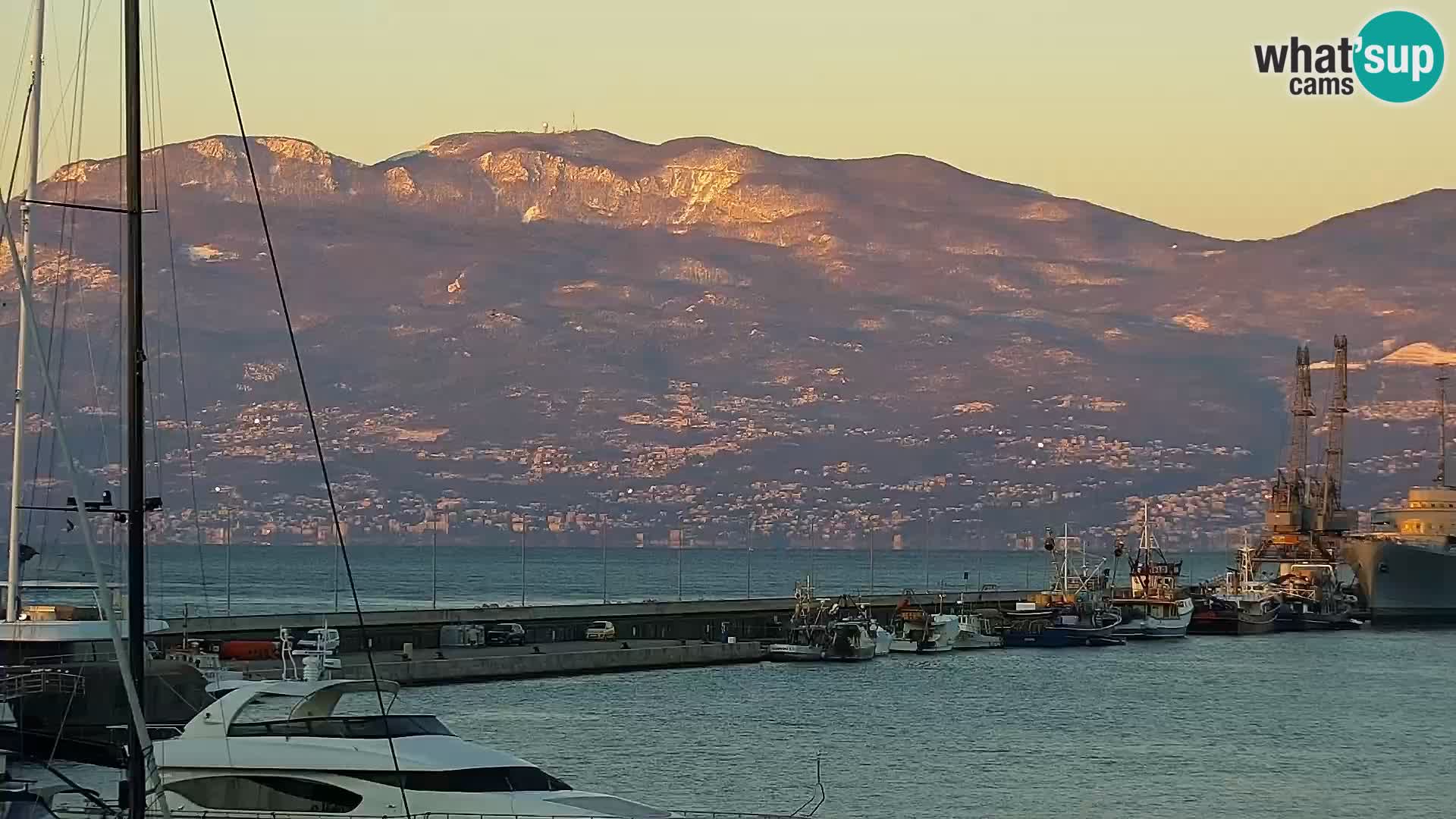 Riva in Marina v Reki – Spletna kamera v živo Hrvaška
