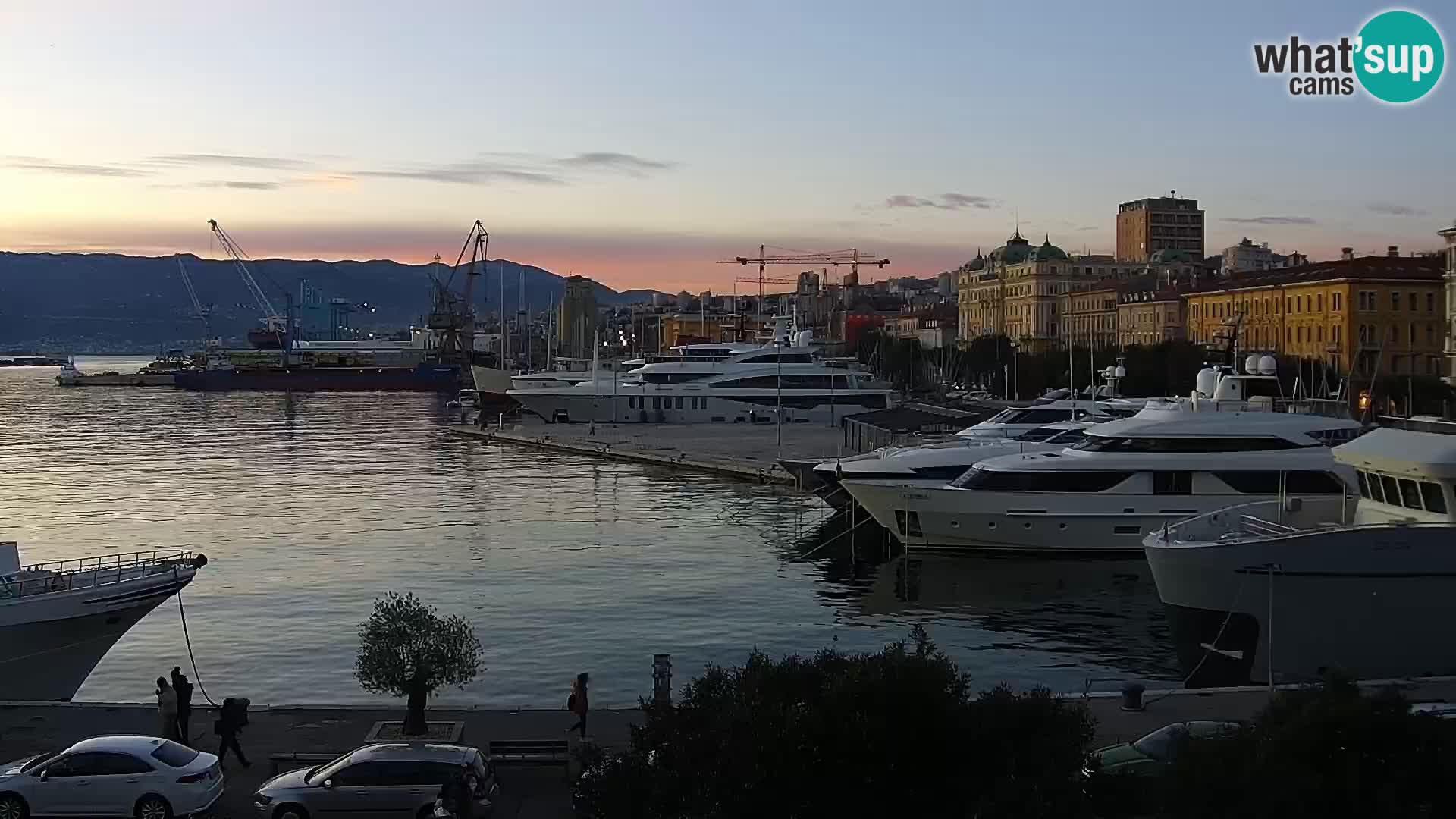 Riva in Marina v Reki – Spletna kamera v živo Hrvaška
