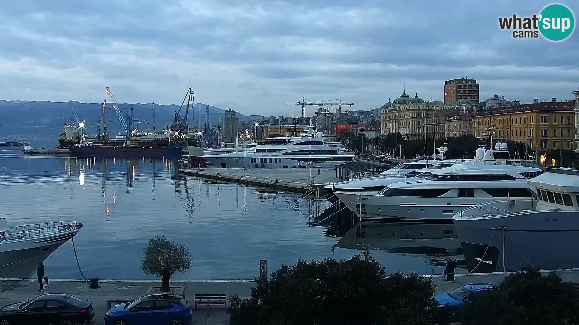 Riva in Marina v Reki – Spletna kamera v živo Hrvaška