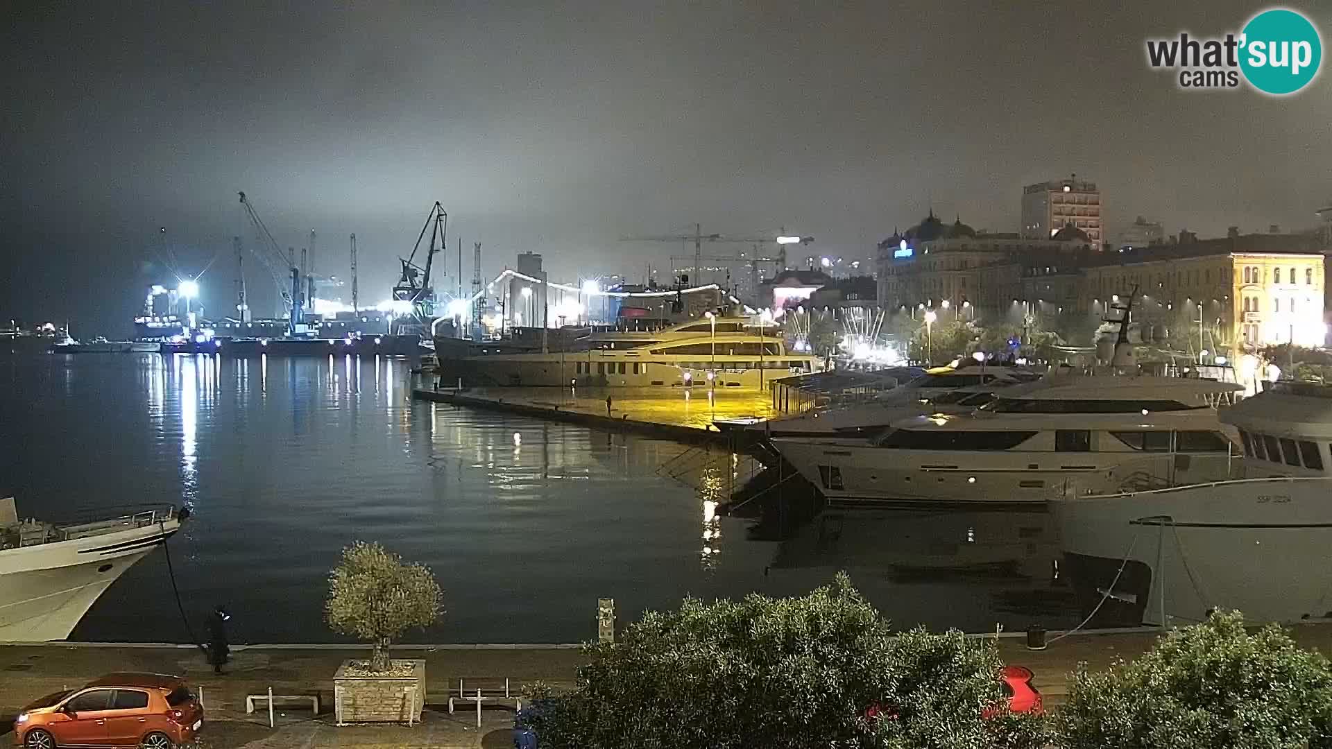 Riva in Marina v Reki – Spletna kamera v živo Hrvaška