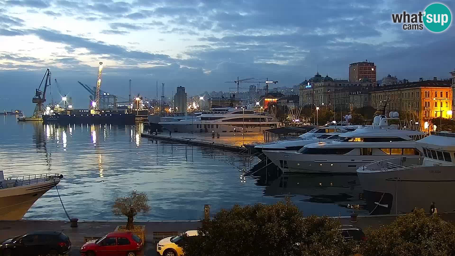 Riva in Marina v Reki – Spletna kamera v živo Hrvaška