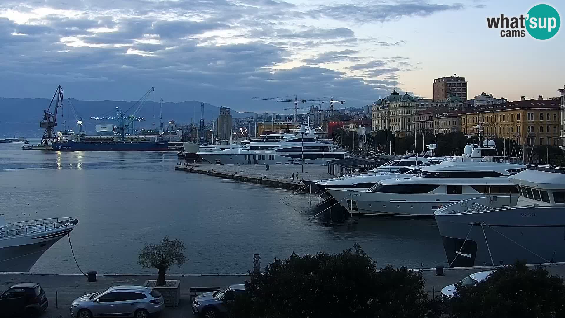 Riva i Marina u Rijeci – Web kamera uživo u Hrvatskoj