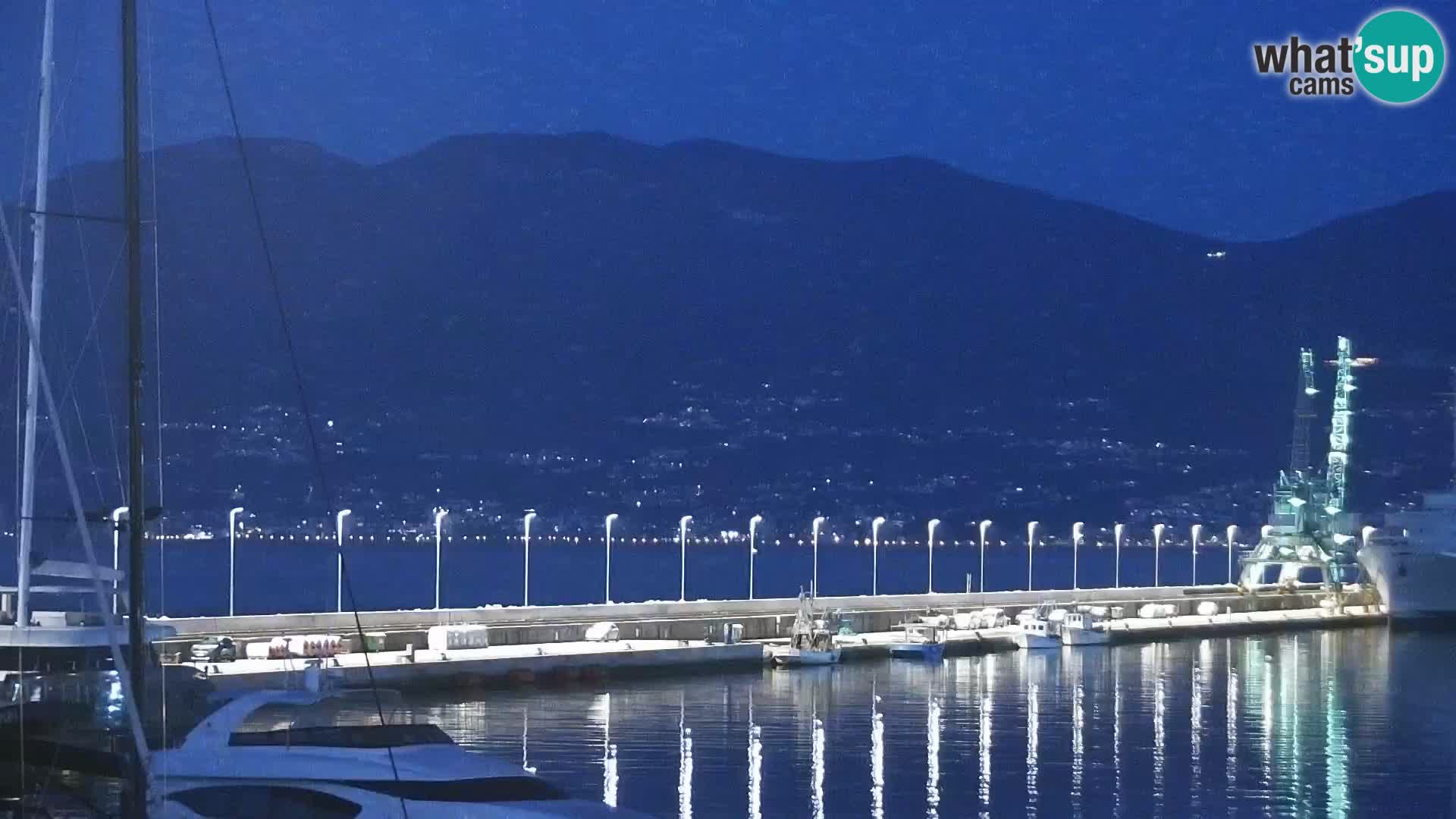 Riva in Marina v Reki – Spletna kamera v živo Hrvaška