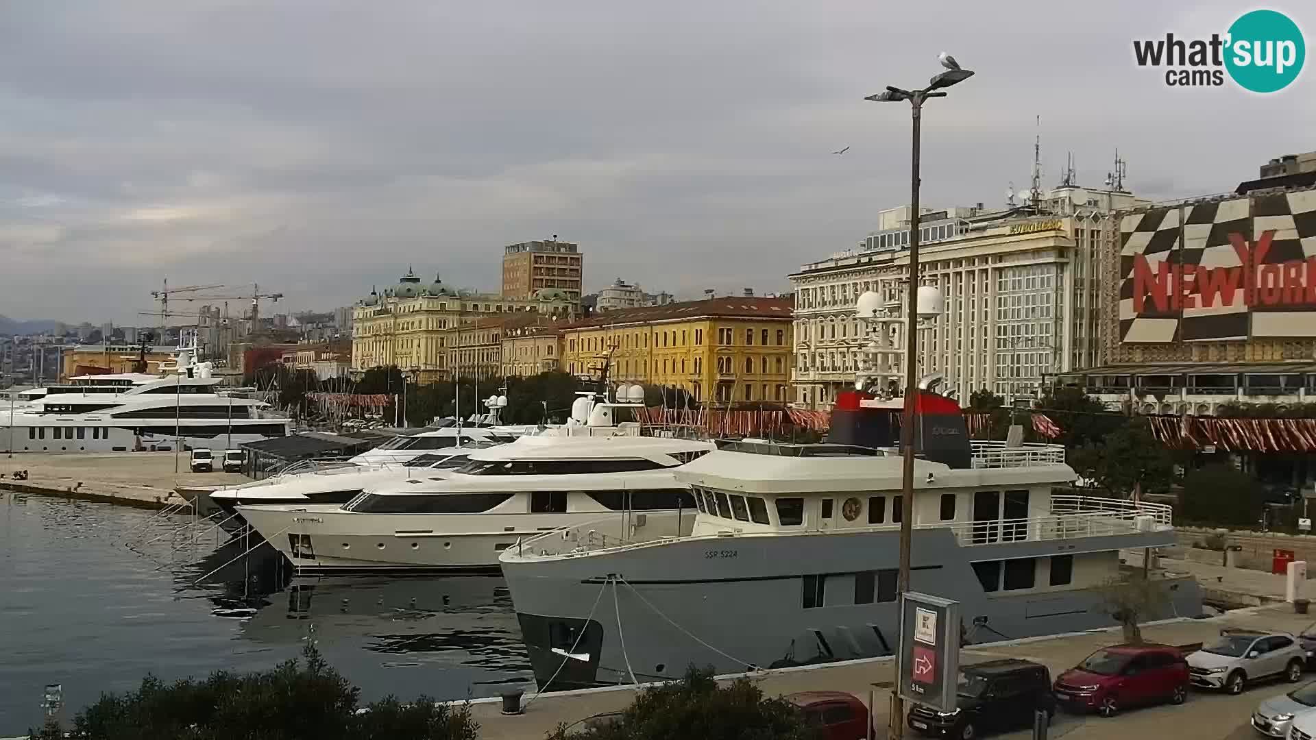 Riva in Marina v Reki – Spletna kamera v živo Hrvaška