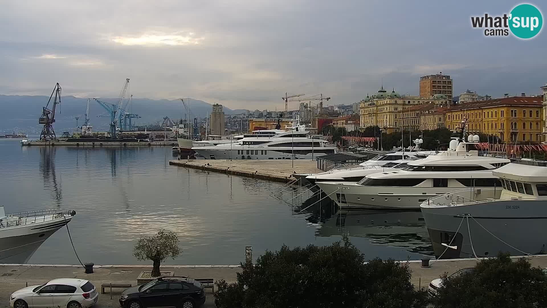 Riva in Marina v Reki – Spletna kamera v živo Hrvaška