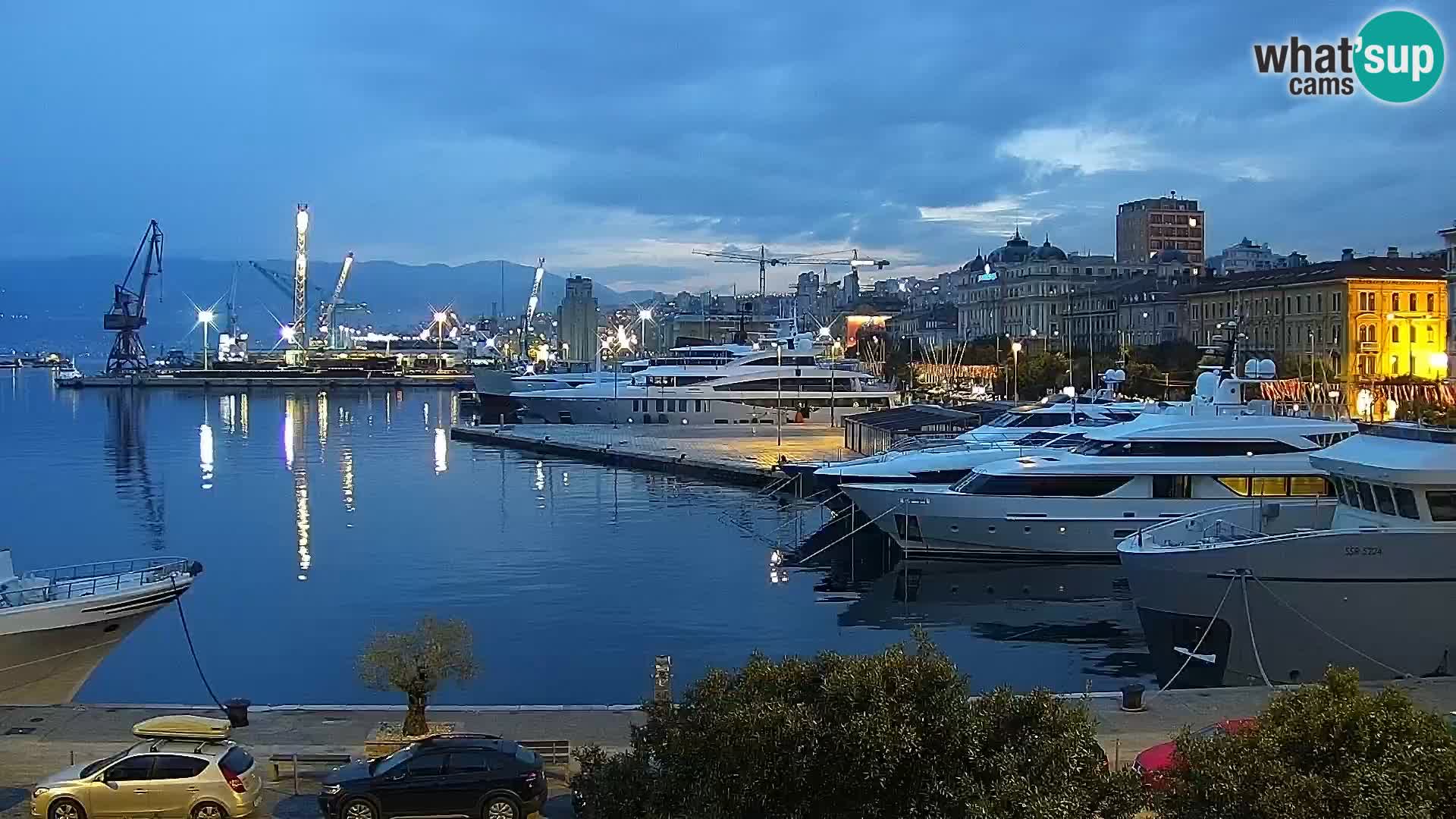 Riva in Marina v Reki – Spletna kamera v živo Hrvaška