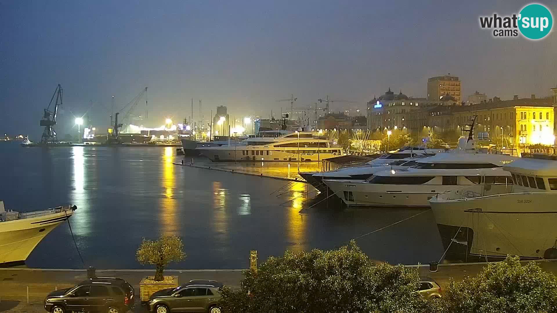 Riva in Marina v Reki – Spletna kamera v živo Hrvaška