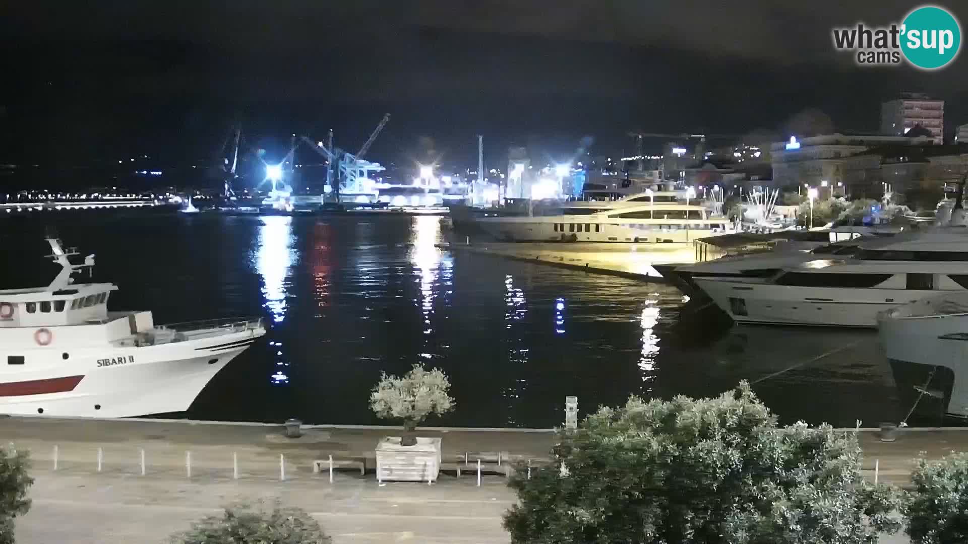 Riva in Marina v Reki – Spletna kamera v živo Hrvaška