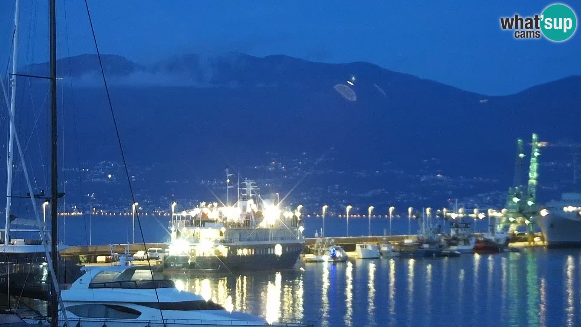 Riva in Marina v Reki – Spletna kamera v živo Hrvaška