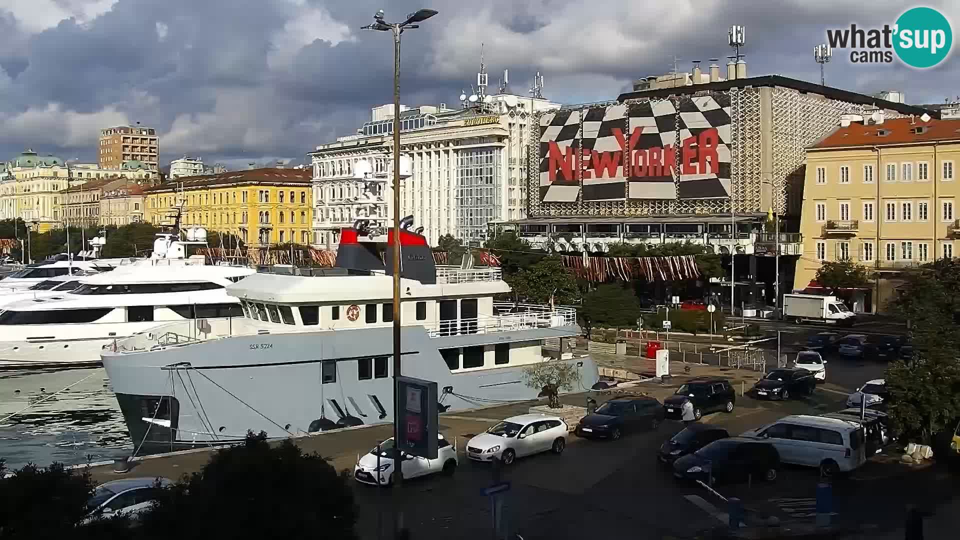 Riva in Marina v Reki – Spletna kamera v živo Hrvaška