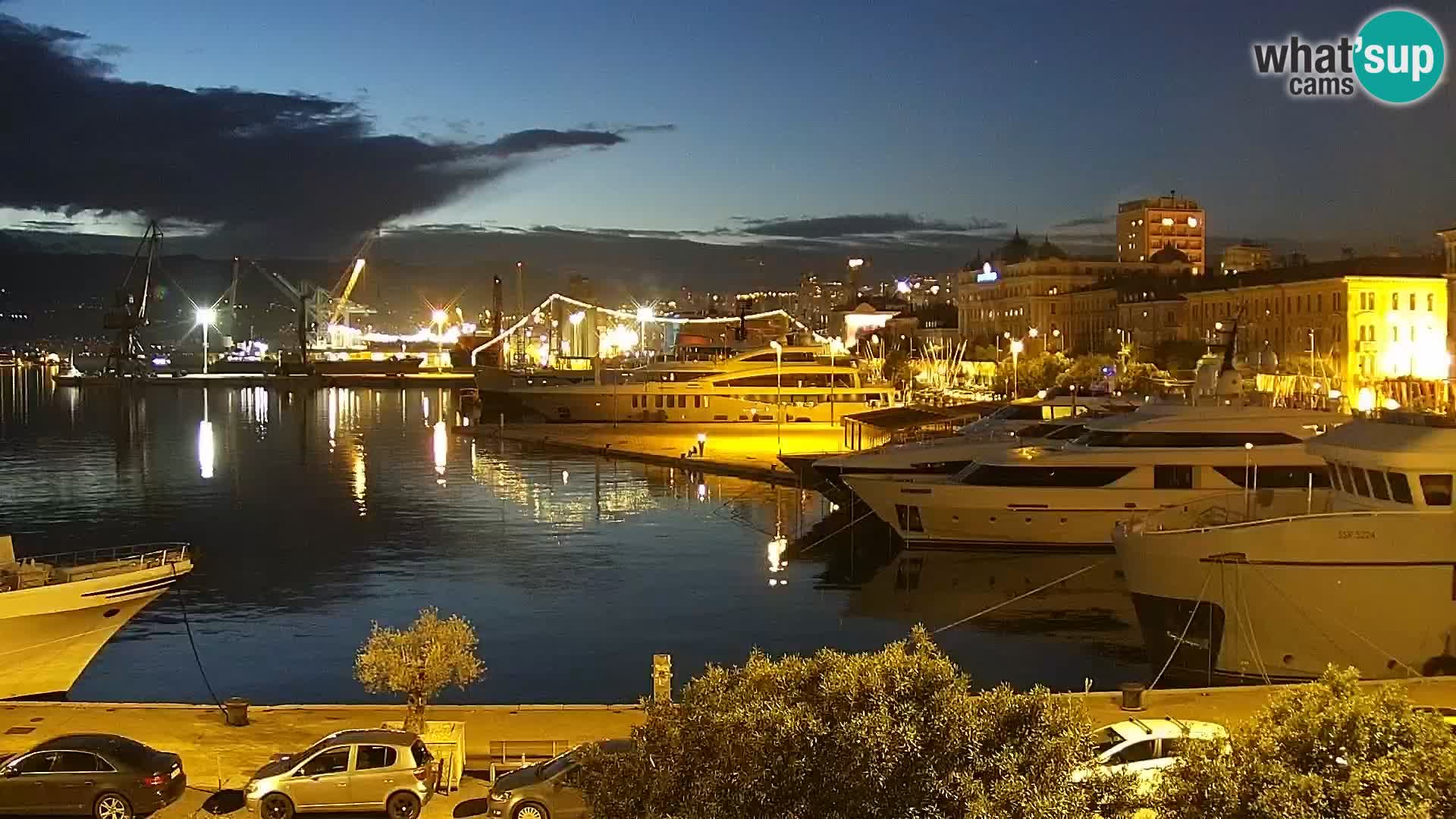 Riva in Marina v Reki – Spletna kamera v živo Hrvaška