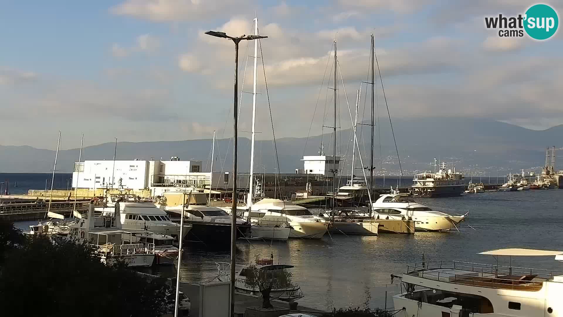 Riva in Marina v Reki – Spletna kamera v živo Hrvaška