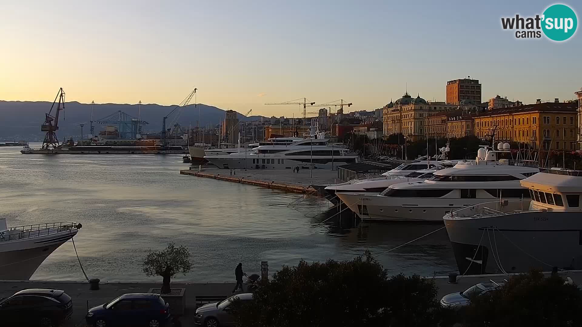 Riva in Marina v Reki – Spletna kamera v živo Hrvaška
