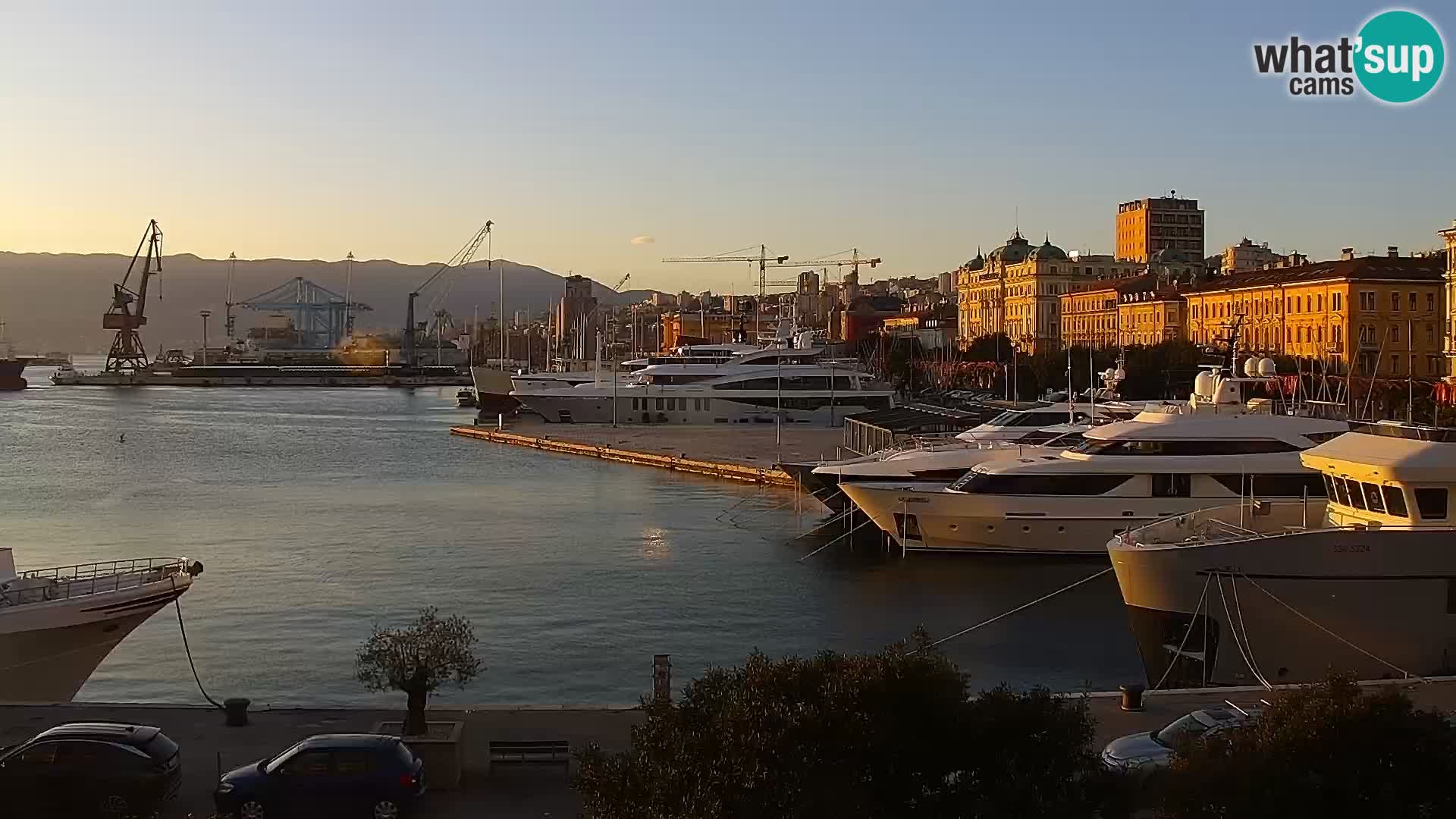 Riva in Marina v Reki – Spletna kamera v živo Hrvaška