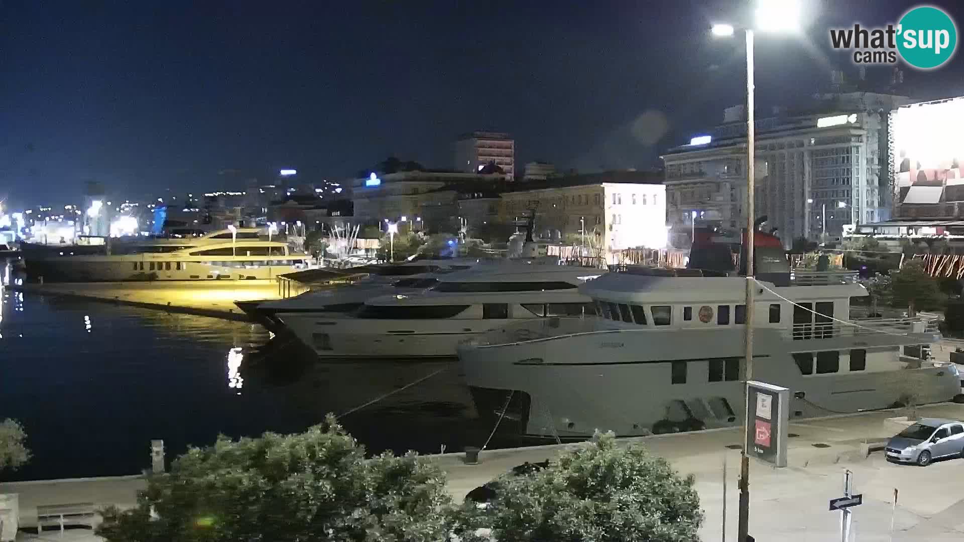 Riva in Marina v Reki – Spletna kamera v živo Hrvaška