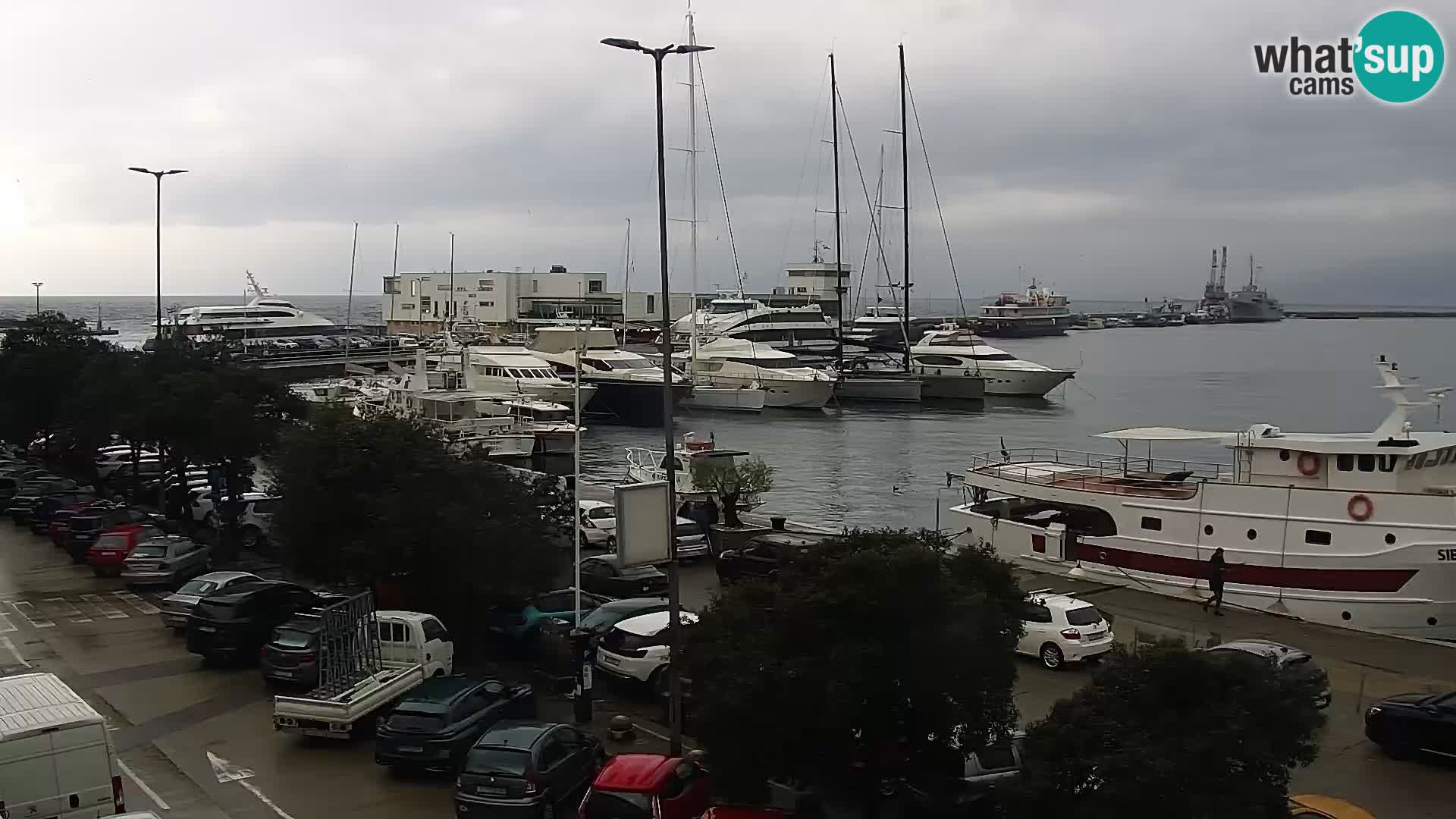 Riva in Marina v Reki – Spletna kamera v živo Hrvaška