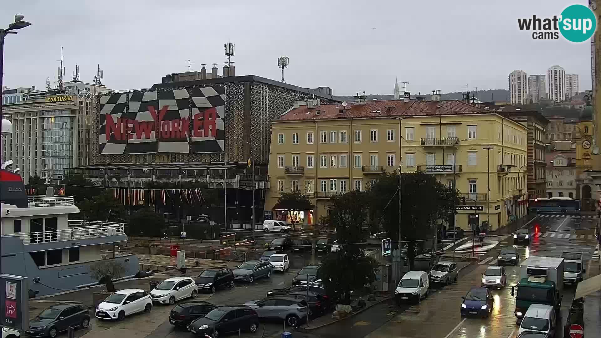 Riva in Marina v Reki – Spletna kamera v živo Hrvaška