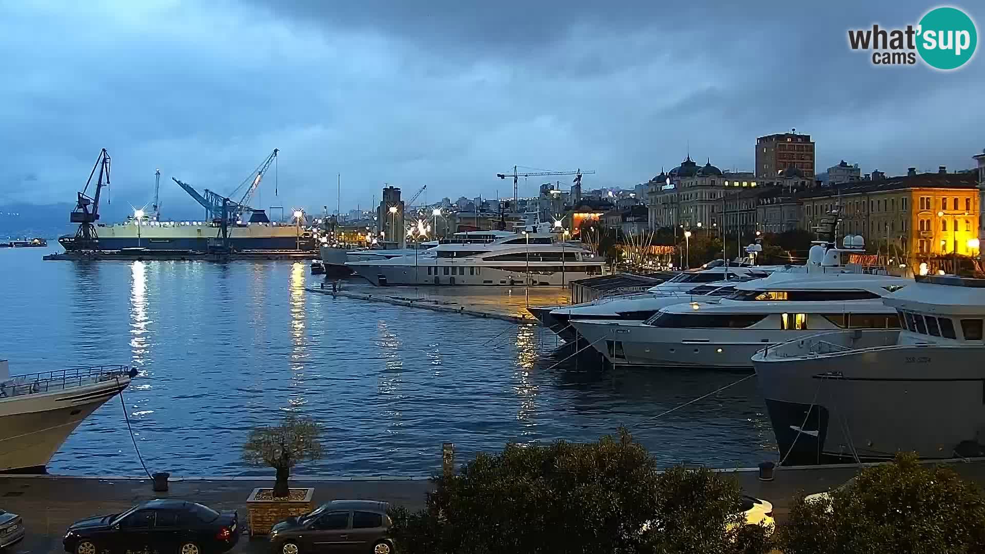 Riva in Marina v Reki – Spletna kamera v živo Hrvaška