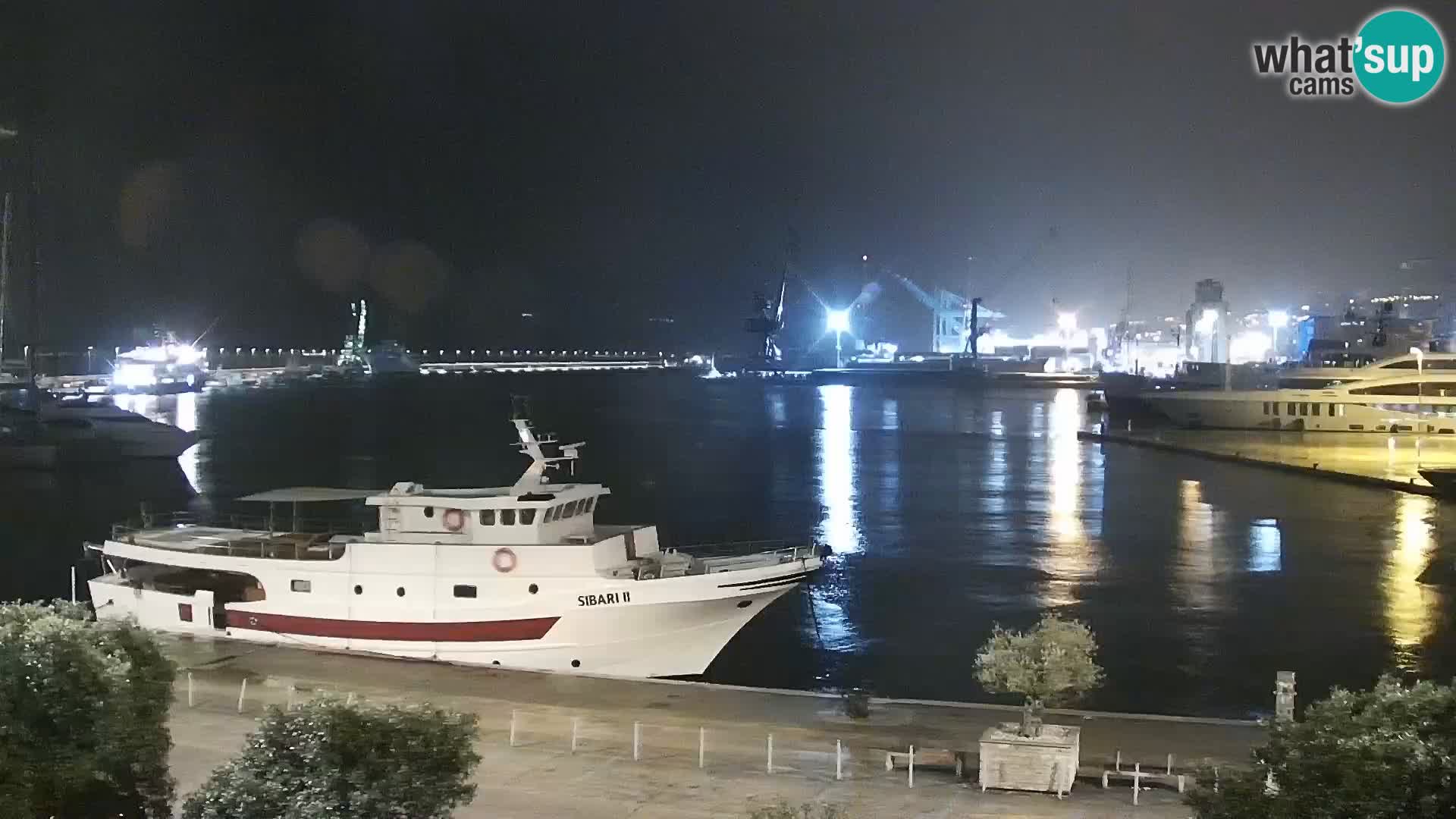 Riva in Marina v Reki – Spletna kamera v živo Hrvaška