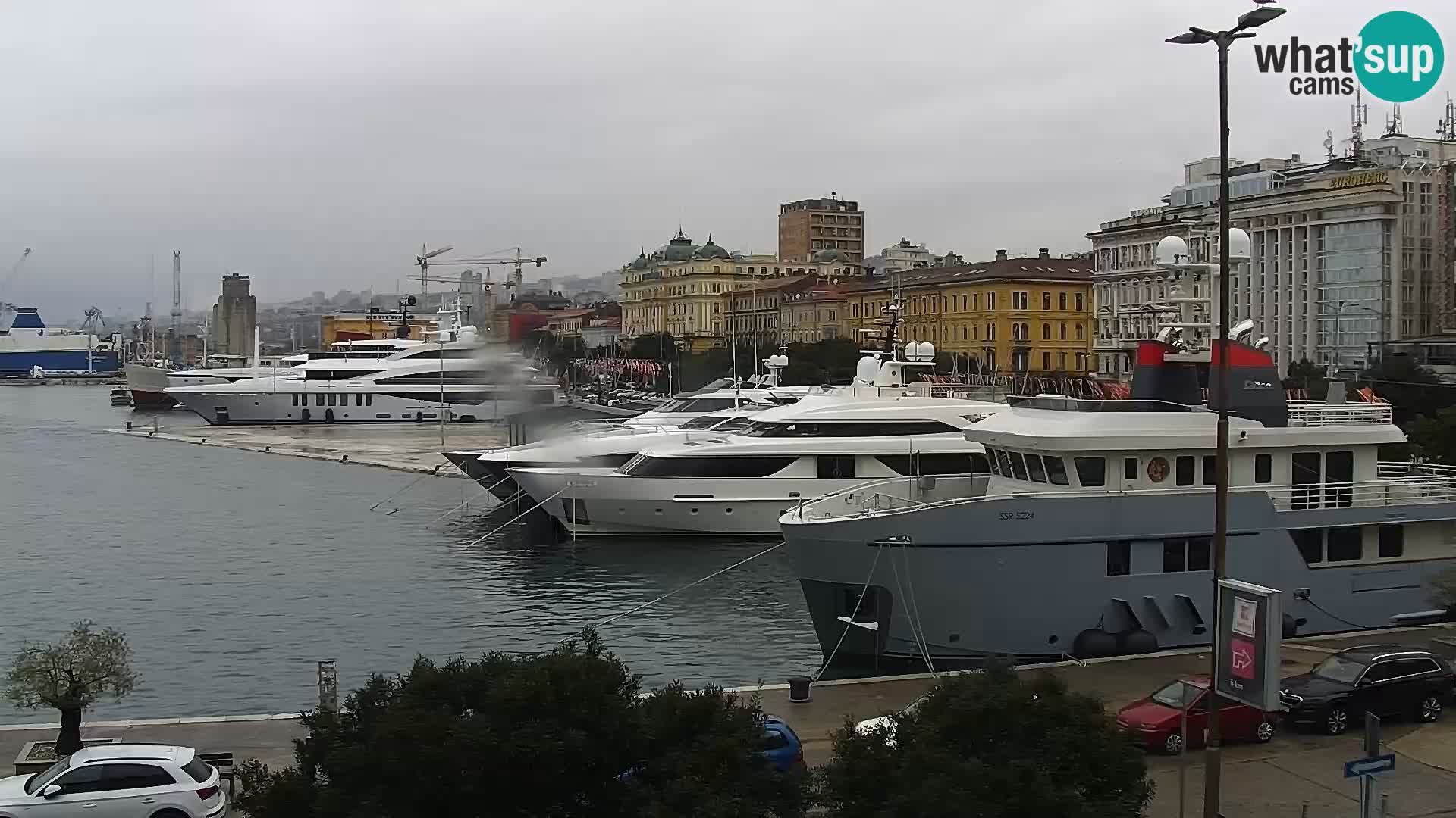 Riva in Marina v Reki – Spletna kamera v živo Hrvaška