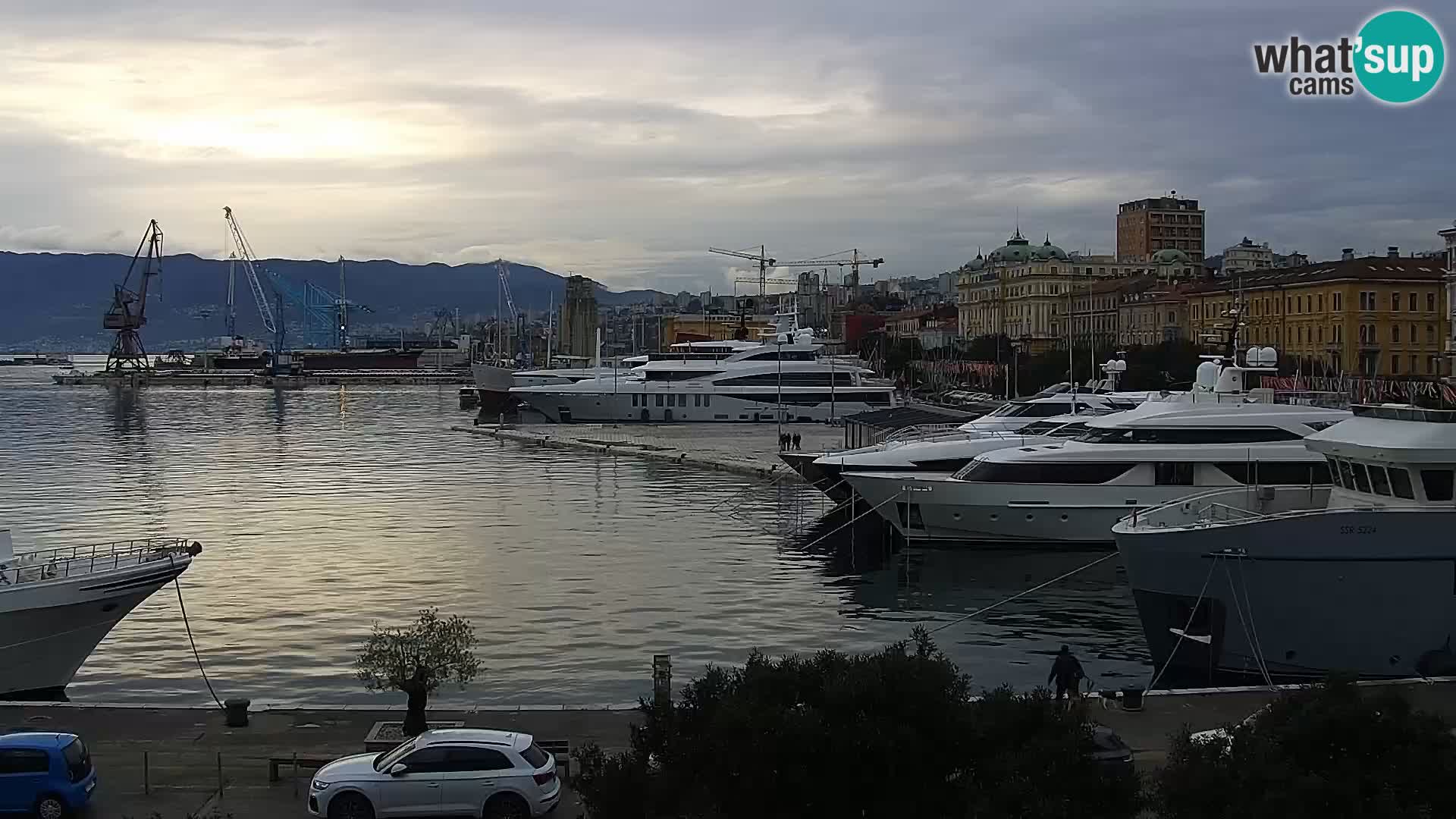 Riva in Marina v Reki – Spletna kamera v živo Hrvaška