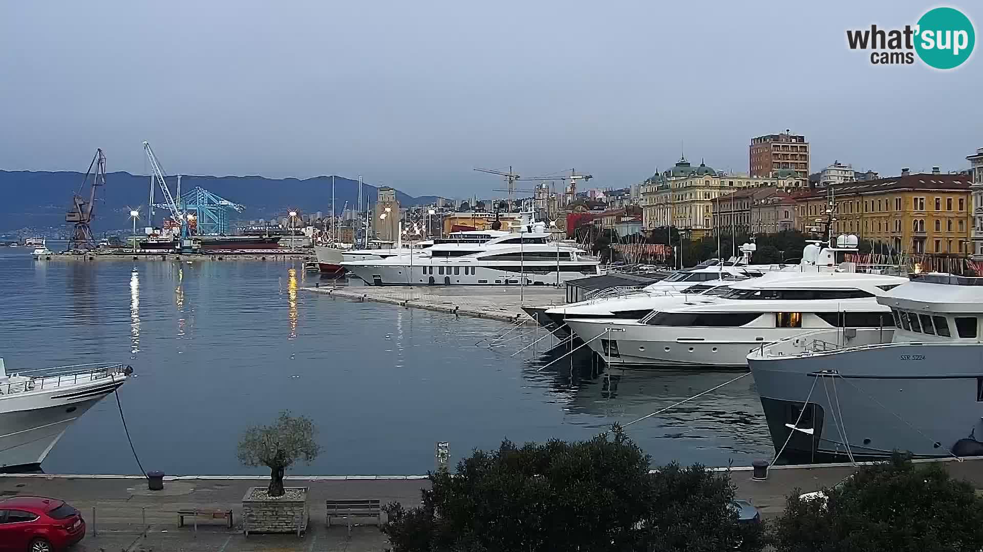 Riva i Marina u Rijeci – Web kamera uživo u Hrvatskoj