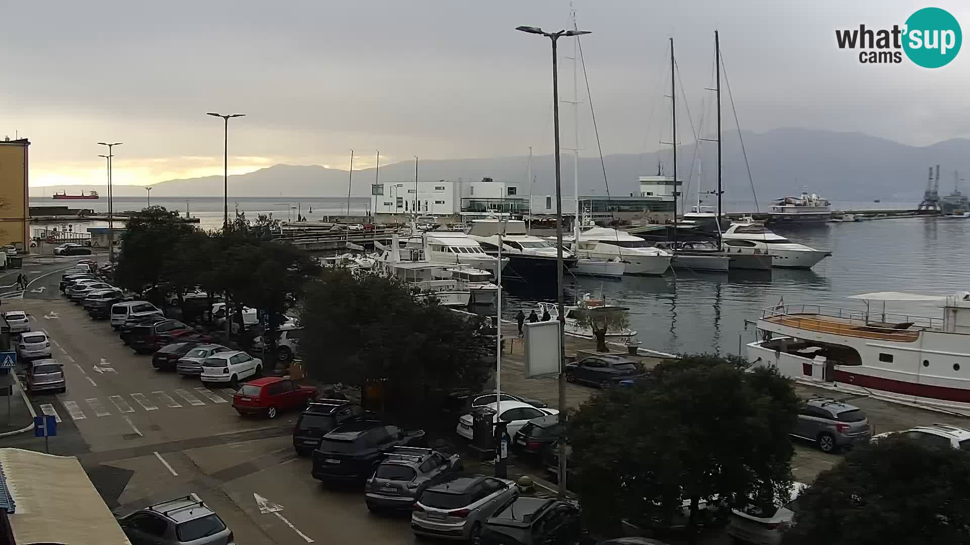 Riva in Marina v Reki – Spletna kamera v živo Hrvaška