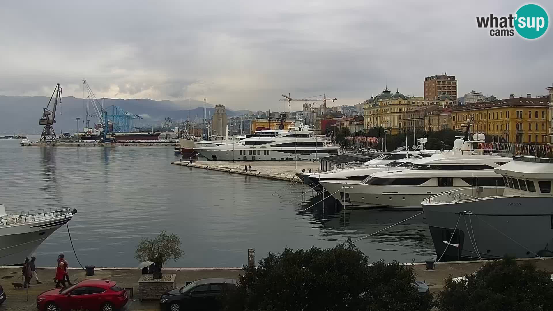 Riva in Marina v Reki – Spletna kamera v živo Hrvaška