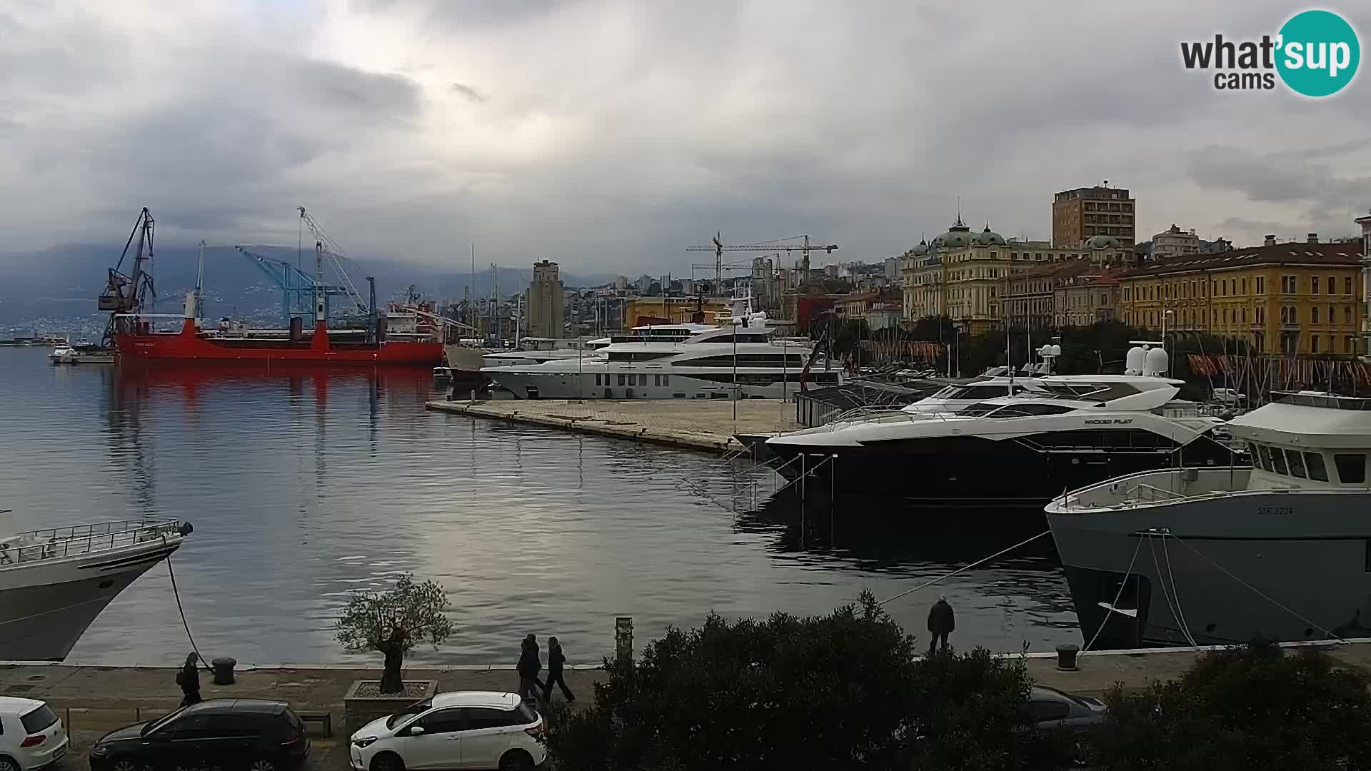 Riva in Marina v Reki – Spletna kamera v živo Hrvaška