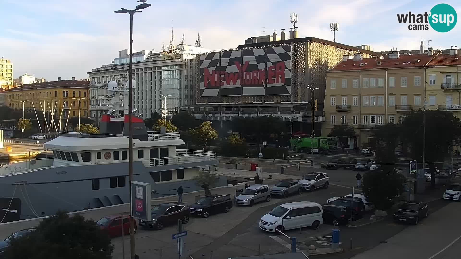 Riva in Marina v Reki – Spletna kamera v živo Hrvaška