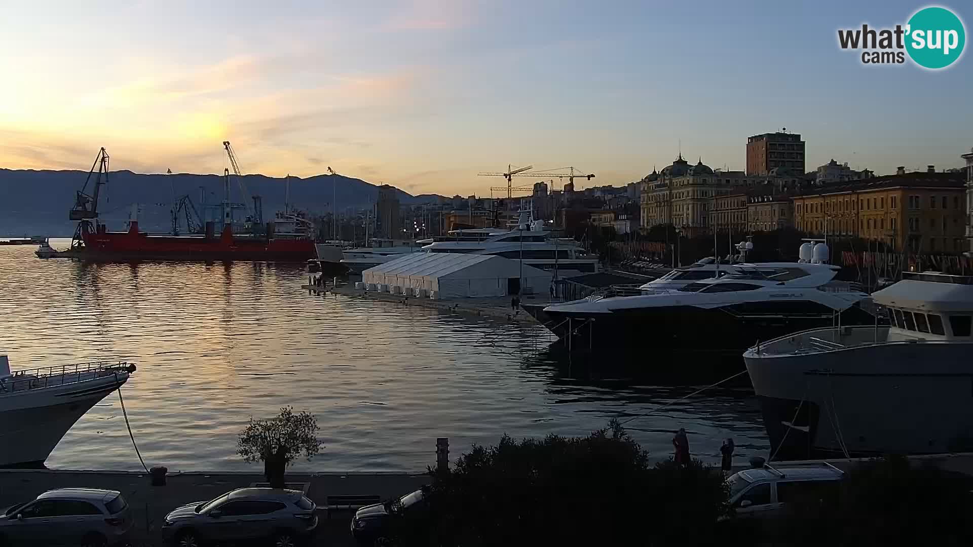 Riva in Marina v Reki – Spletna kamera v živo Hrvaška