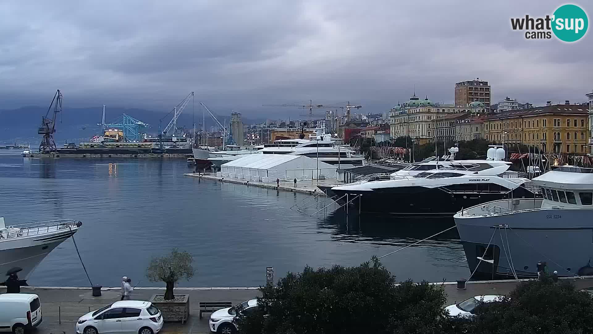 Riva in Marina v Reki – Spletna kamera v živo Hrvaška