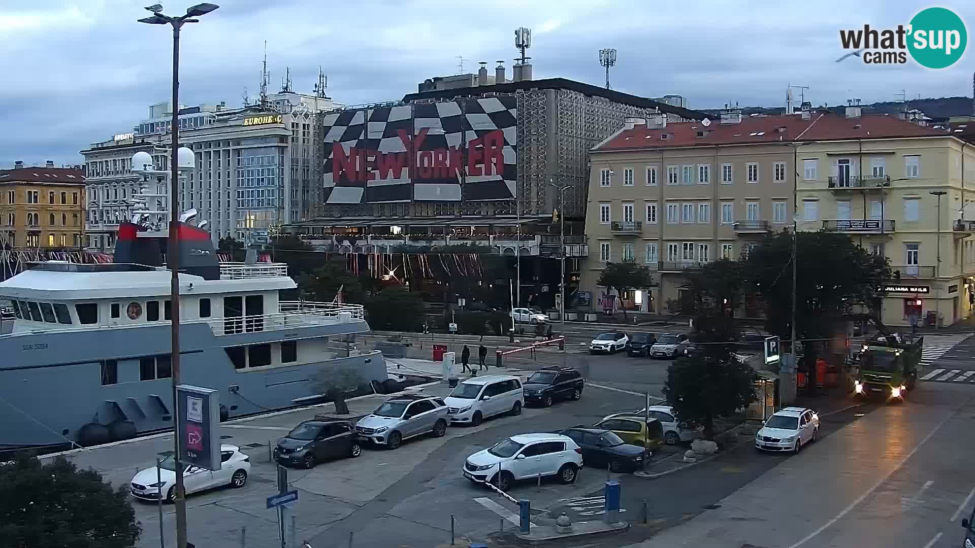 Riva in Marina v Reki – Spletna kamera v živo Hrvaška