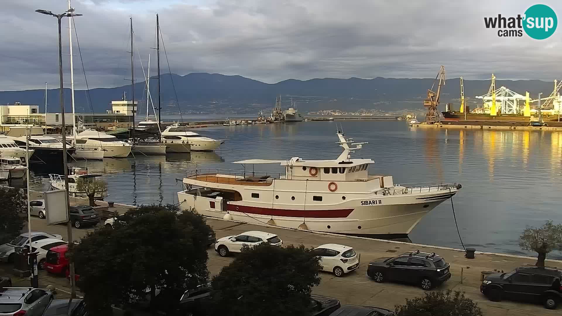 Riva in Marina v Reki – Spletna kamera v živo Hrvaška