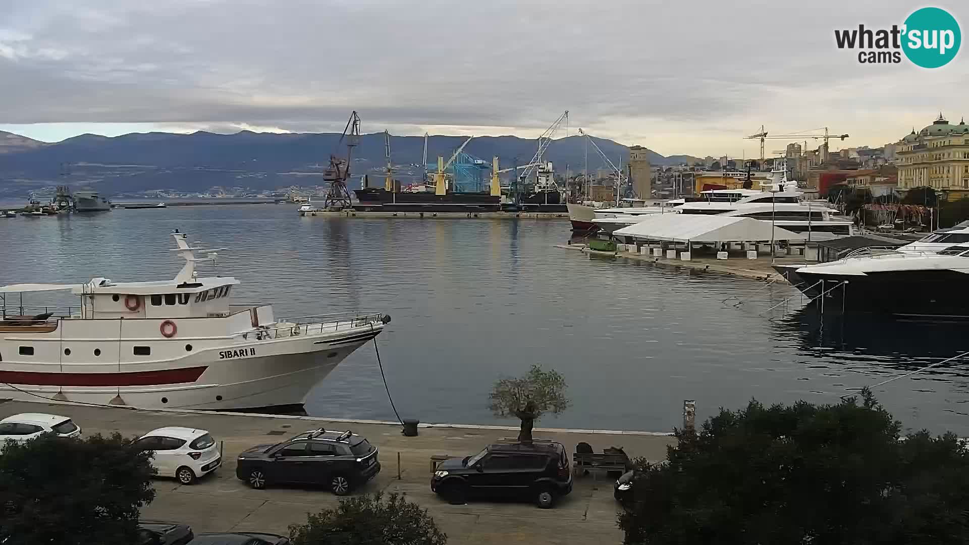 Riva in Marina v Reki – Spletna kamera v živo Hrvaška