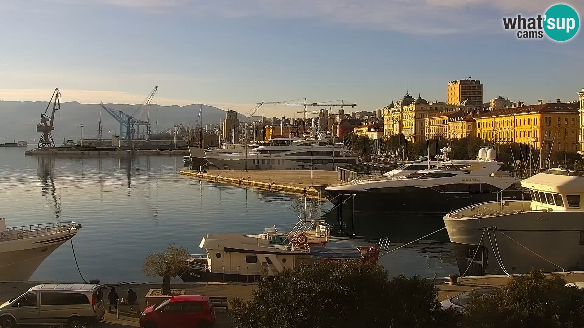 Riva in Marina v Reki – Spletna kamera v živo Hrvaška