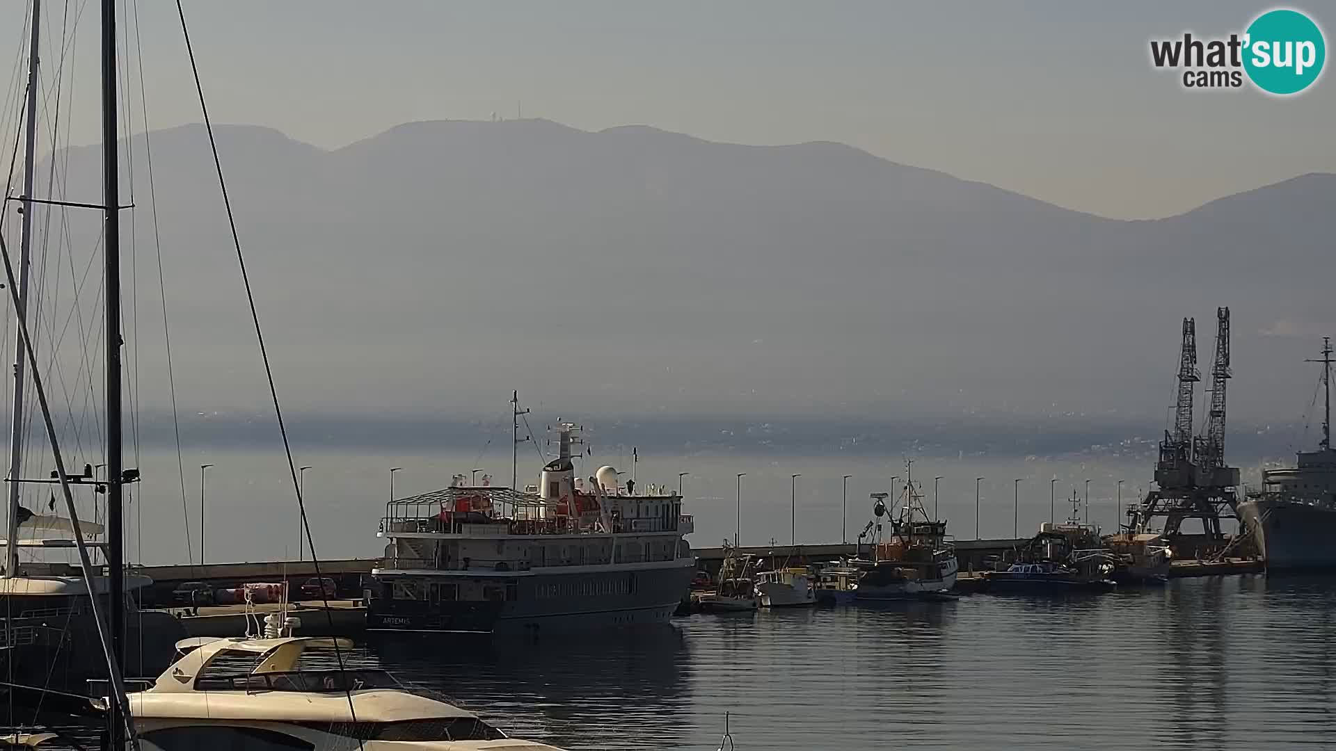 Riva in Marina v Reki – Spletna kamera v živo Hrvaška