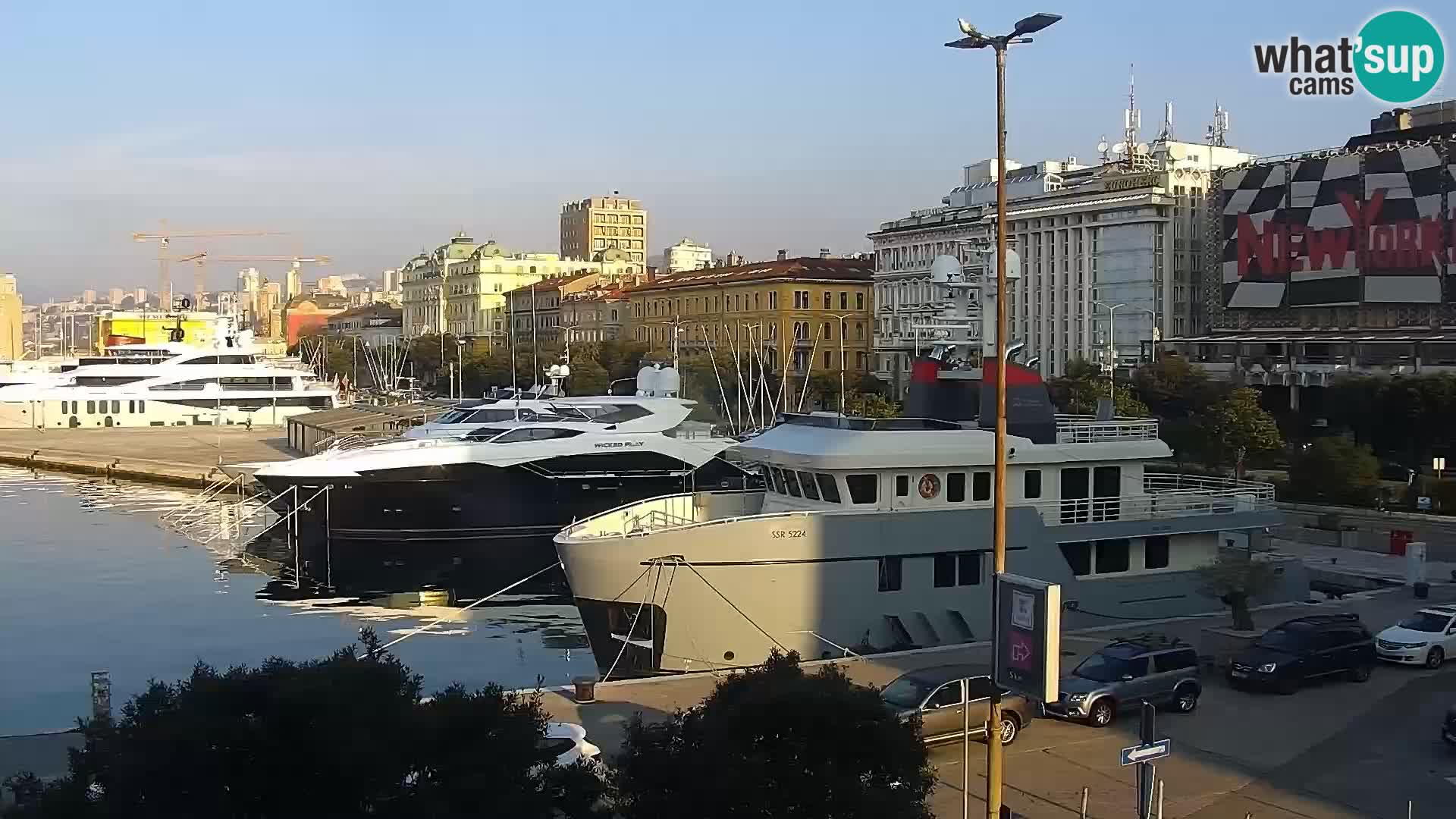 Riva in Marina v Reki – Spletna kamera v živo Hrvaška