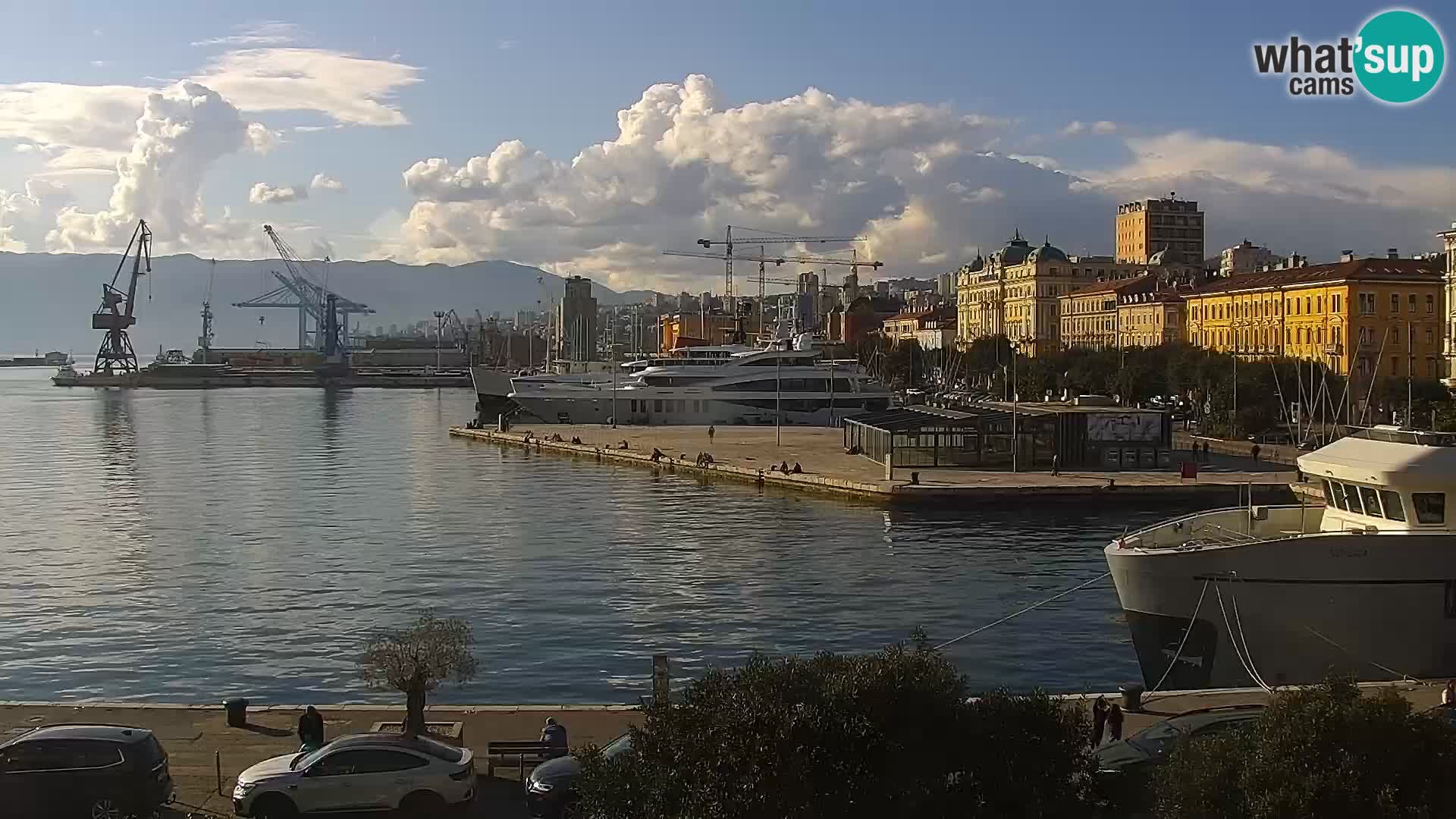 Riva i Marina u Rijeci – Web kamera uživo u Hrvatskoj