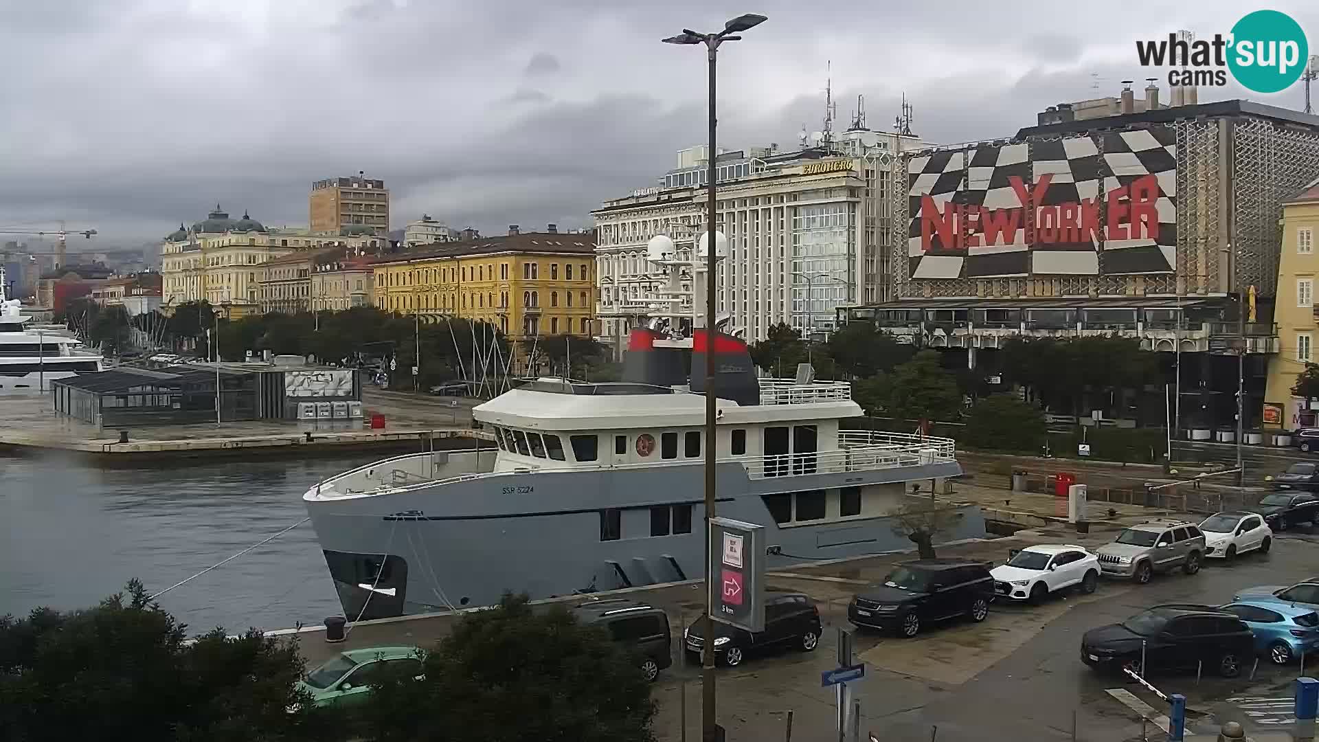 Riva in Marina v Reki – Spletna kamera v živo Hrvaška