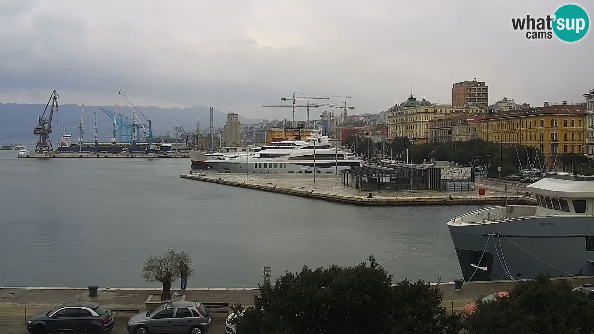 Riva in Marina v Reki – Spletna kamera v živo Hrvaška