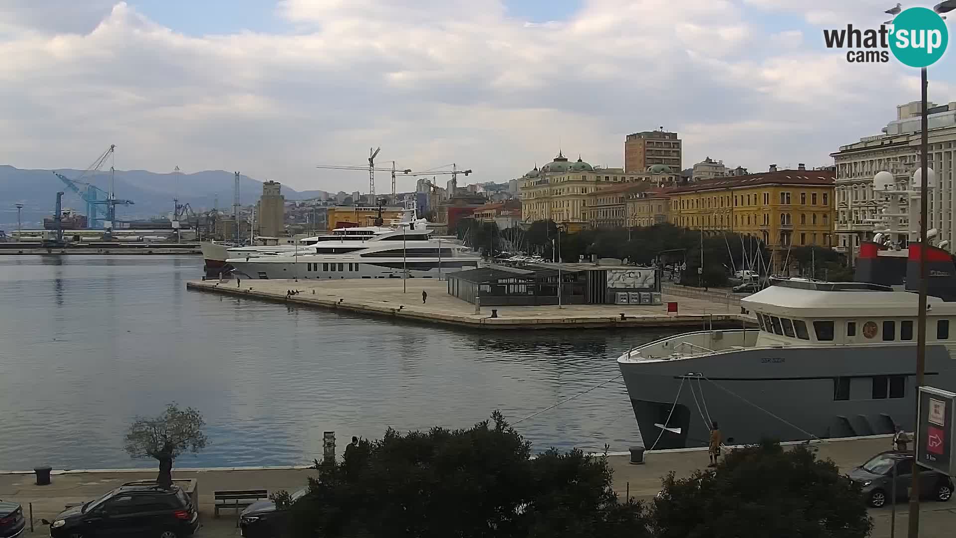 Riva in Marina v Reki – Spletna kamera v živo Hrvaška