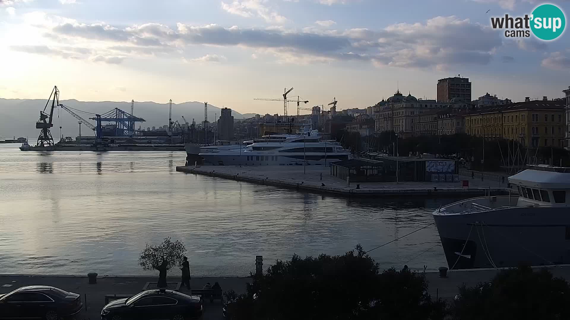 Riva in Marina v Reki – Spletna kamera v živo Hrvaška