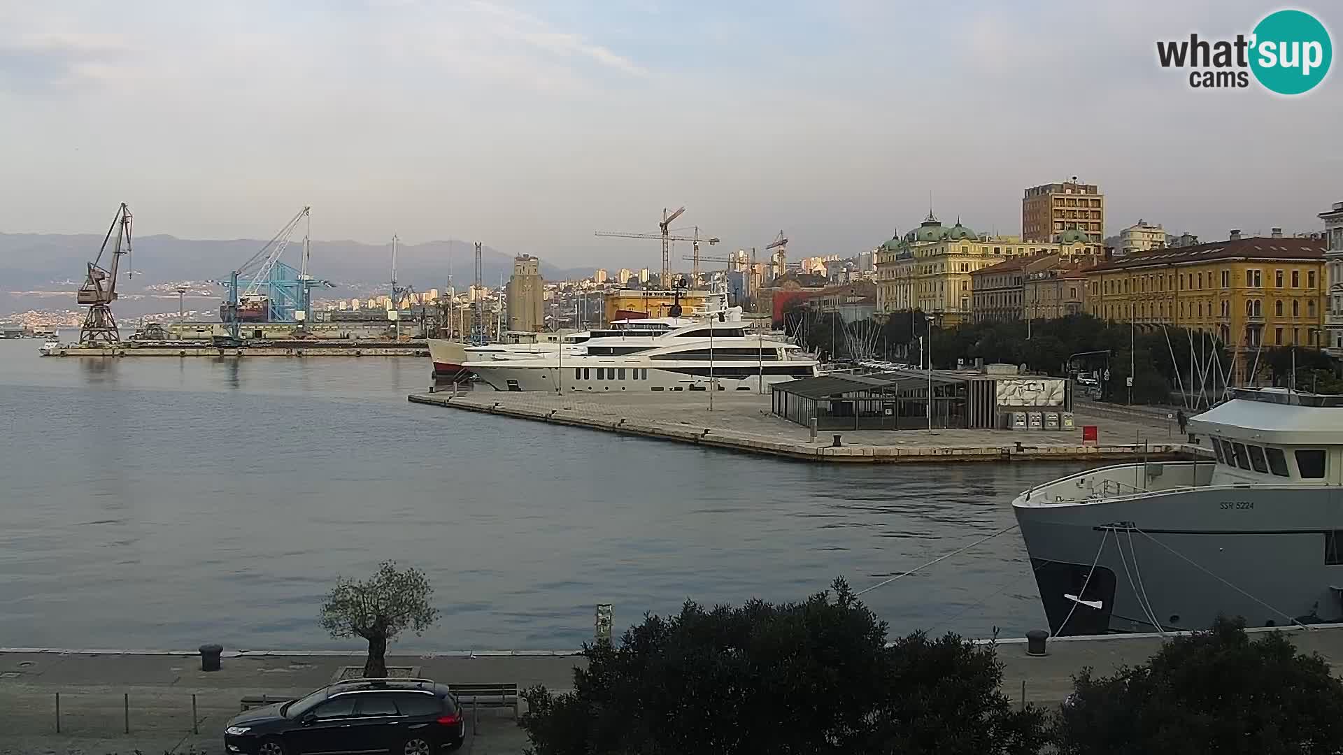 Riva in Marina v Reki – Spletna kamera v živo Hrvaška